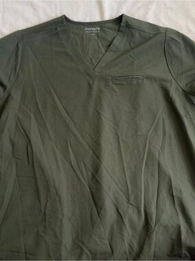 Mandala V-Neck Short Sleeve Scrub Top in Olive